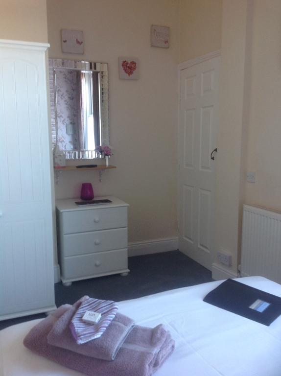 Cleasewood Guest House Great Yarmouth Exteriör bild