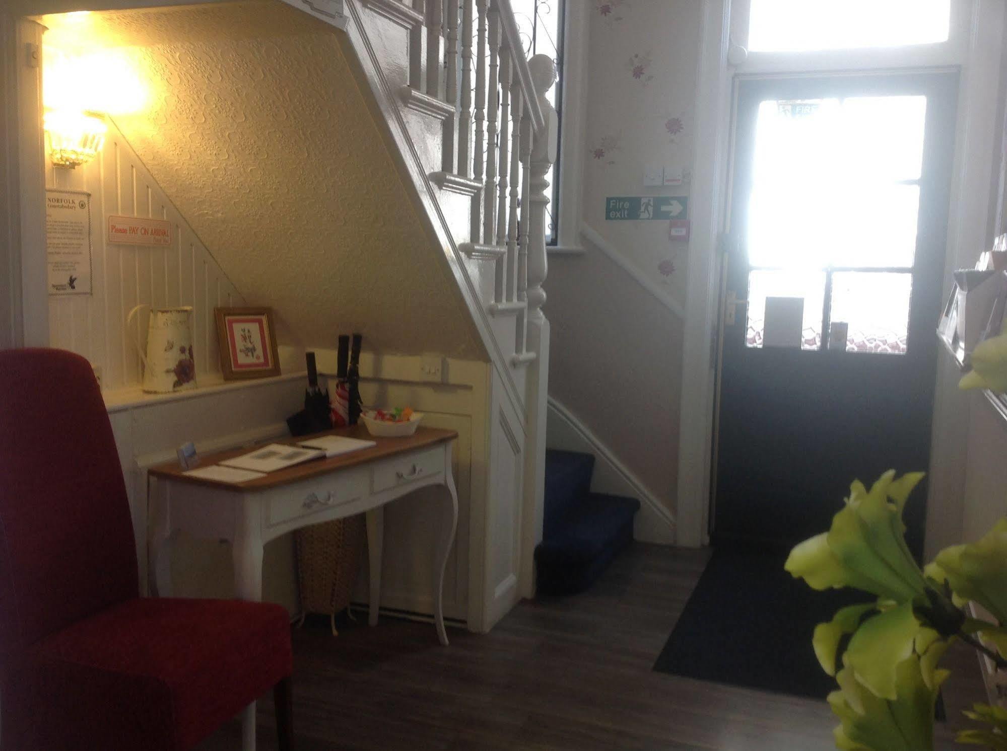 Cleasewood Guest House Great Yarmouth Exteriör bild